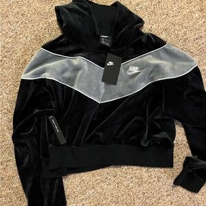 Nike Velvour cropped pullover